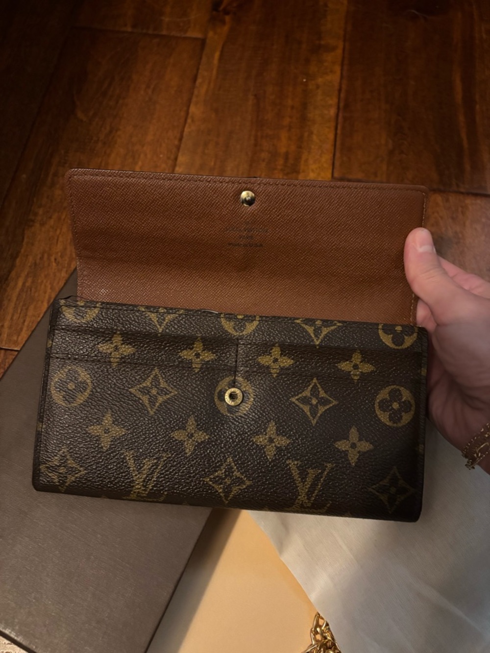 Louis Vuitton Monogram Sarah Wallet with Chain - Picture 4 of 13